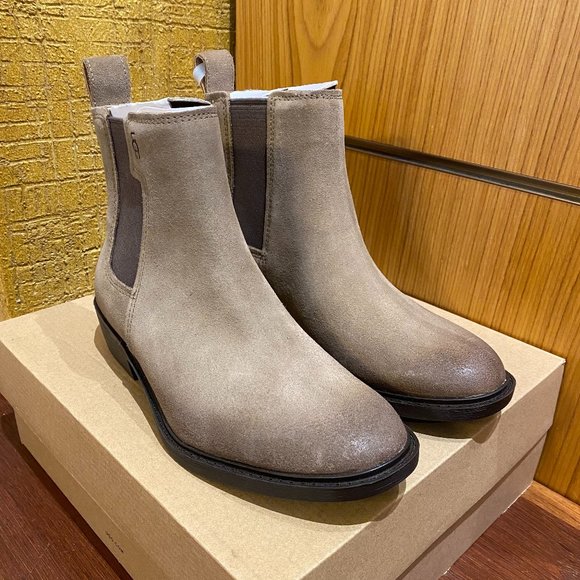 UGG W's Emmeth Chelsea Coffee Grounds Size: 7 NEW IN BOX!!! - Picture 1 of 7